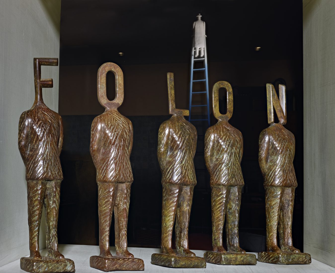 Vue atelier jean-michel Folon sculptures hommes échelle