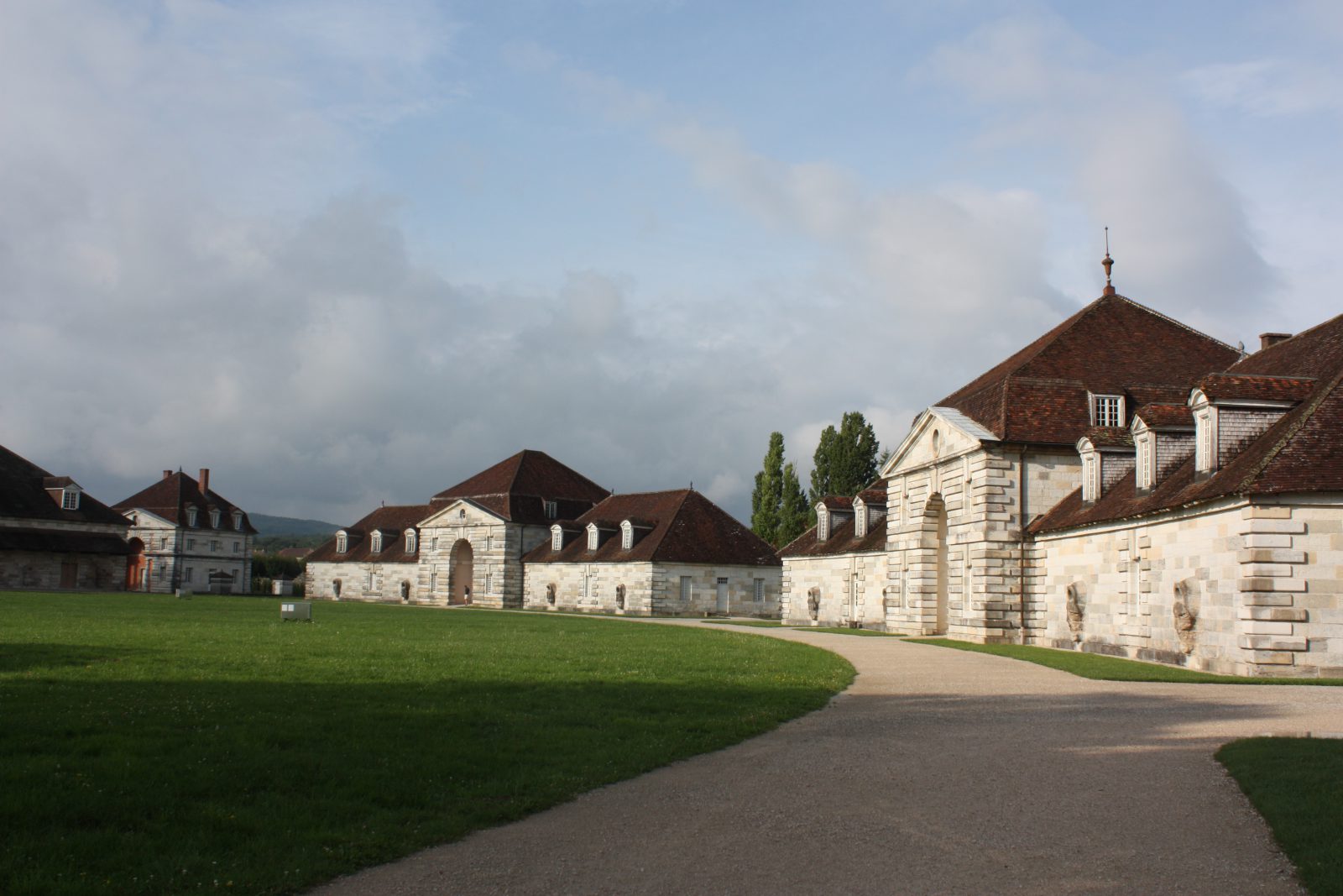 Arc-et-Senans - bâtiment des ouvrier photo Françoyse krier 