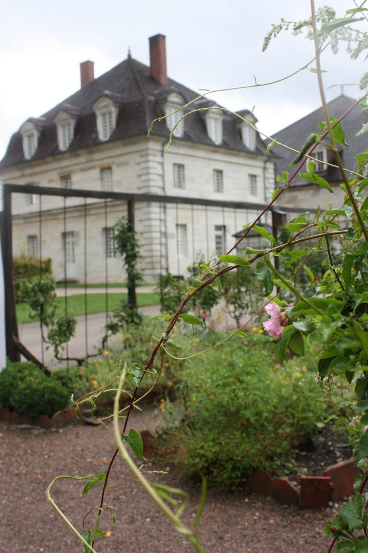 Arc-et-Senans bâtiment chambre et jardin Photo Françoyse Krier