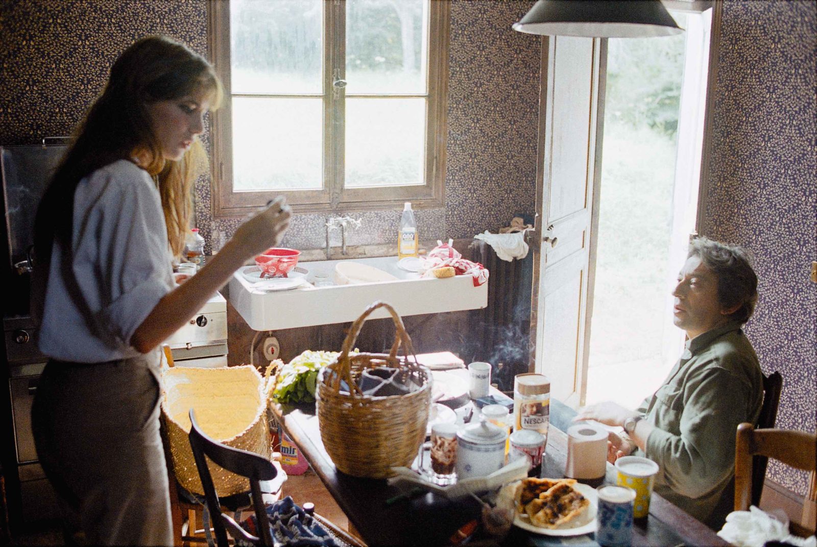 Serge gainsbourg-Jane - cuisine - 1969 ©Andrew Birkin