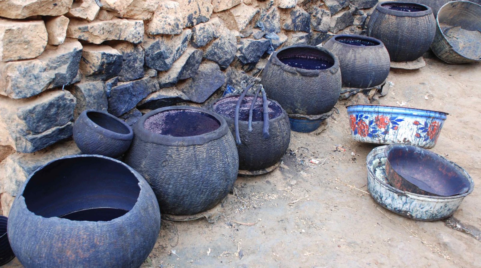 Musée de Bourgoin-Jallieu - exposition Indigo pots et couleur bleue